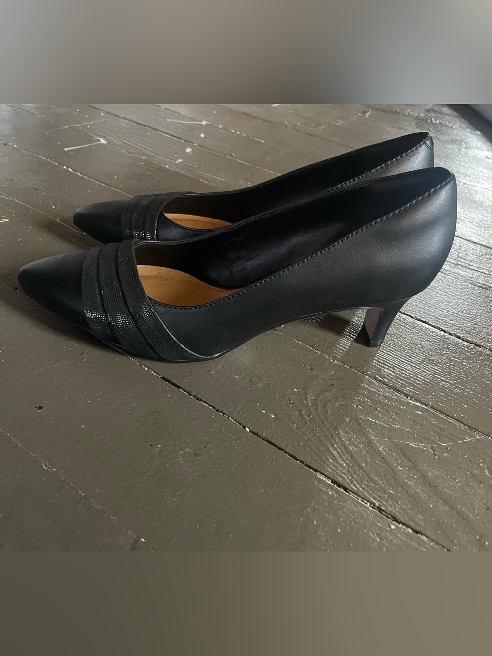 Clarks Crewso Maddie Black Pointed-Toe Low Heel Pumps - Picture 11 of 12